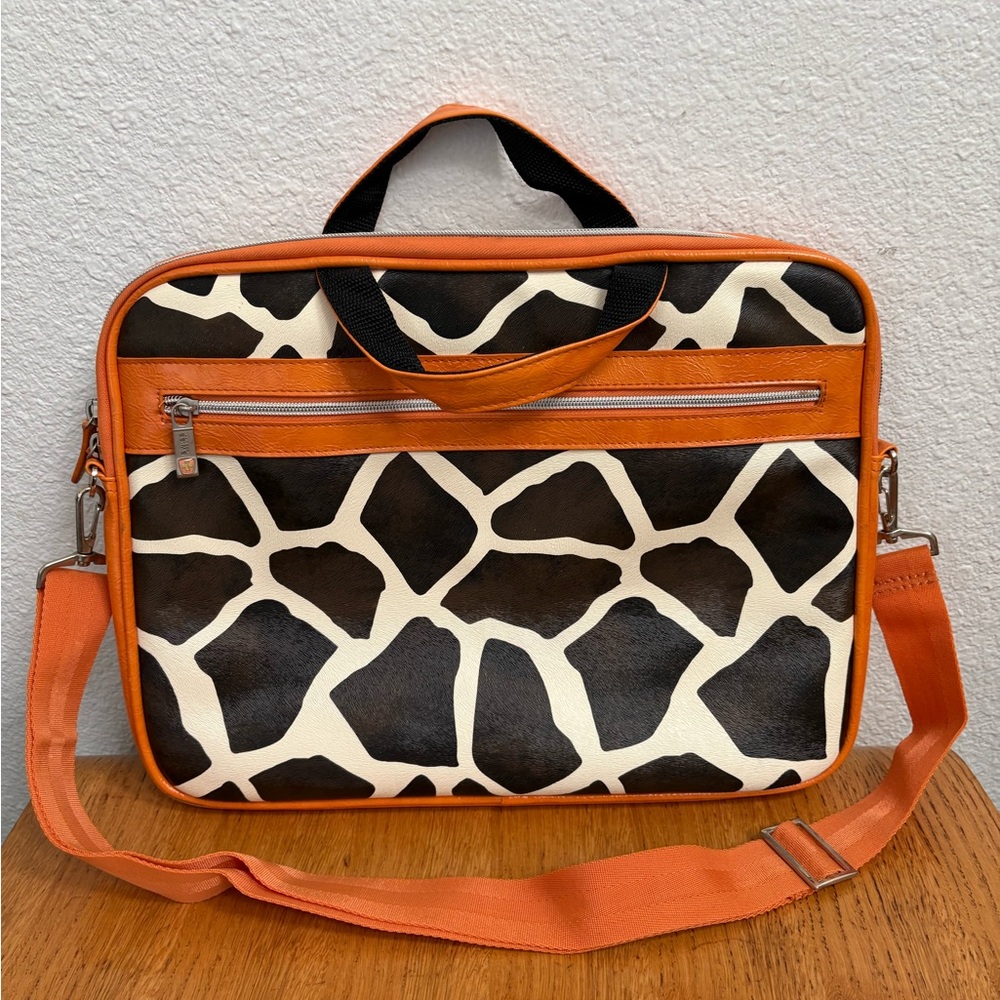 giraffe print laptop bag from the brand Swiss Mobility. Like new